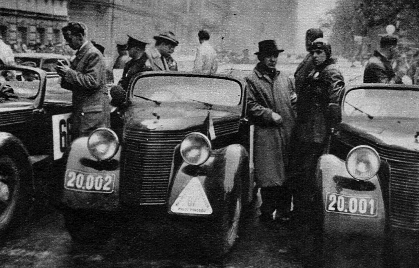 1937 Vozy Jawa před startem u Autoklubu