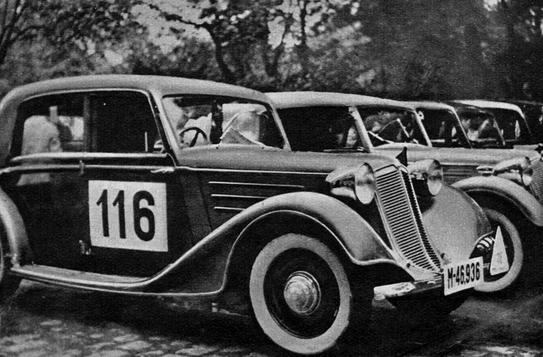 1937 Vozy Tatra před startem